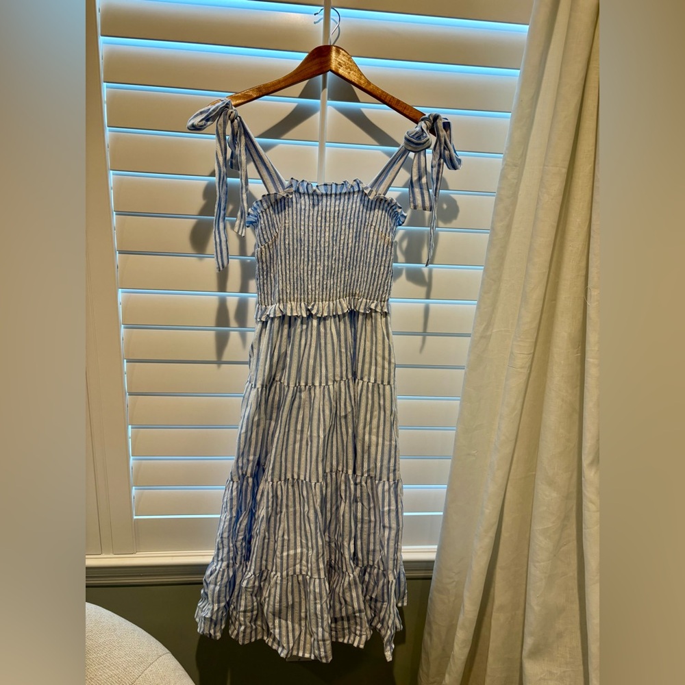 Vici Blue and white Ruched midi sun dress size small